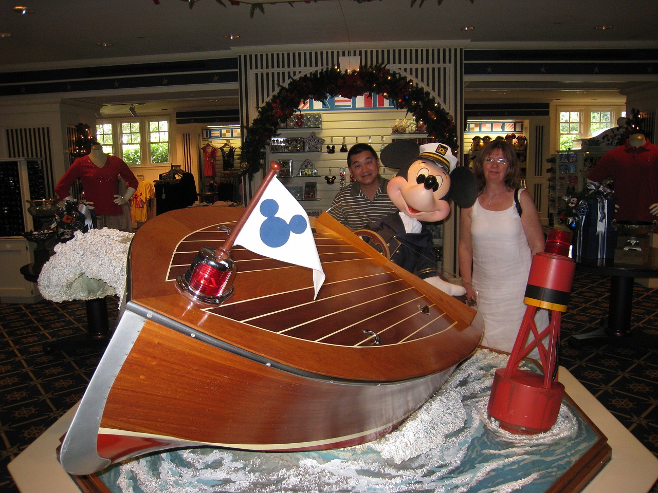 Vacation 2007-12 - Beaches Disney Hotels 0511.jpg - On the 2007-08 Florida vacation we visited beaches from Fort Myers to Sanibel Island sampling local food along the way. Green water and white sugar beaches! Arriving at Disney World we visited several of the theme resorts.